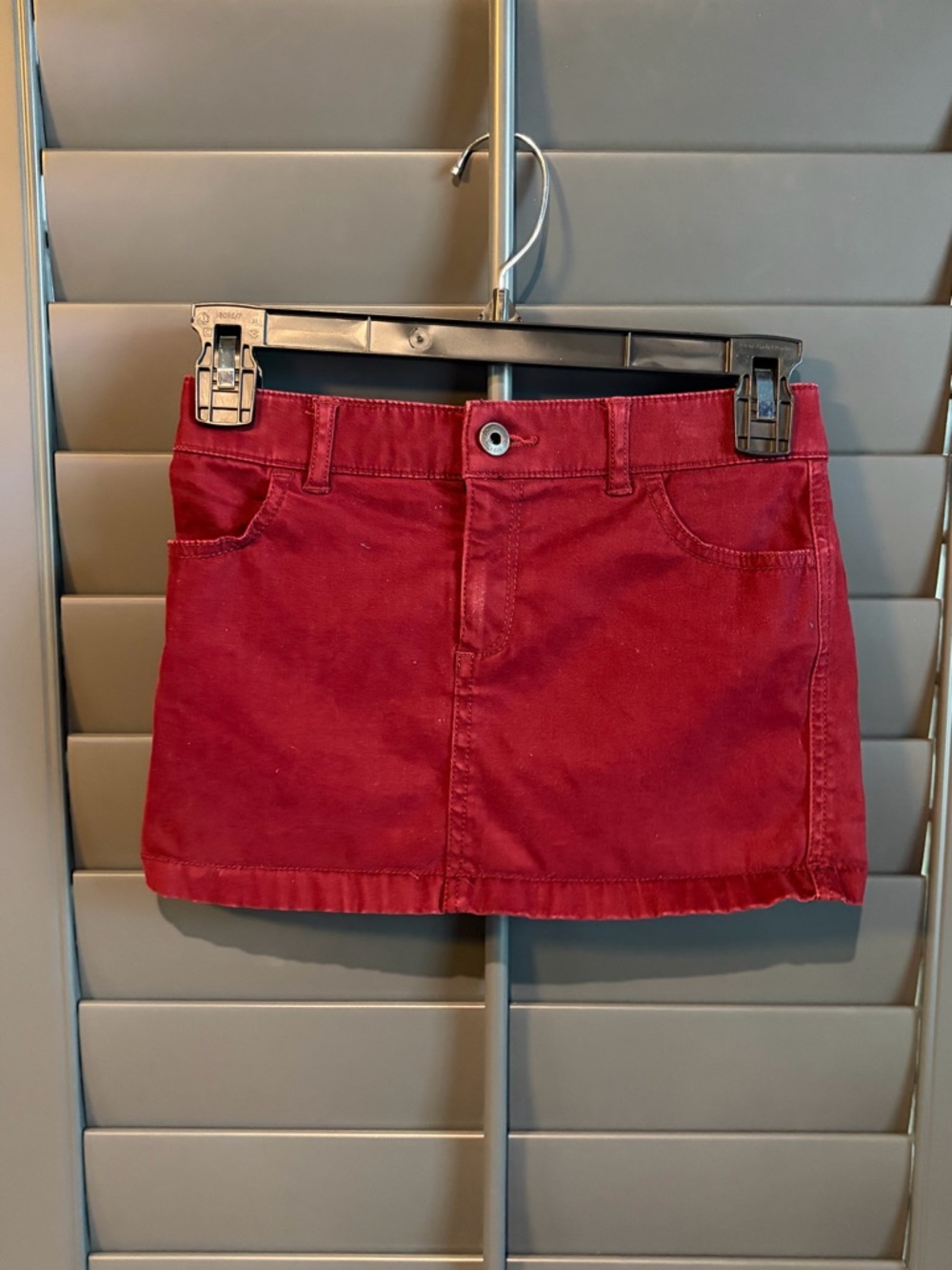 Girls Abercrombie maroon Mini Skirt - Classic Casual Style